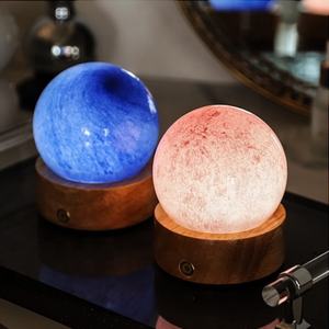 โคมไฟกลางคืนรูปดาว LED แบบ USB โคมไฟไม้ ดีไซน์ทันสมัย โคมไฟคริสตัลทรงกลมแก้ว - Product Image 1