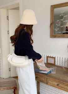 Nouveau sac bandoulière en cuir PU de style japonais rétro en forme de croissant, sac à bandoulière décontracté pour tous les jours - Product Image 5