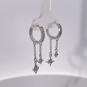 Boucles d'oreilles classiques et élégantes pour femmes Tianyu Gems, en laiton plaqué or, avec pierre en zircon cubique blanc, taille brillante, en forme d'étoile - Product Image 1
