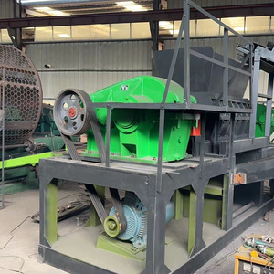 Robusta máquina trituradora de neumáticos de coche para planta de reciclaje de neumáticos móviles con cuchillas de doble eje - Product Image 2