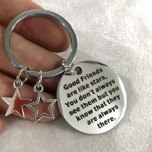 Porte-clés personnalisé en acier inoxydable de l'amitié les bons amis sont comme <span class=keywords><strong>des</strong></span> étoiles arc-en-ciel autres porte-clés cadeau breloques mignon amis porte-clés - Product Image 1