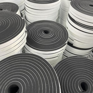 Nastro di schiuma di <span class=keywords><strong>spugna</strong></span> a cellule chiuse nastro adesivo adesivo per finestre e porte - Product Image 1