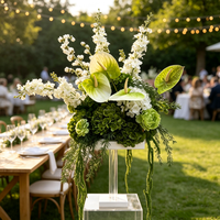 Boules de fleurs vertes C-512 pour centres de table de mariage avec Anthurium vert et hortensias blancs pour la décoration d'événements de mariage