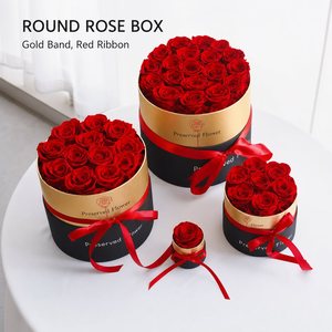 Caja <span class=keywords><strong>de</strong></span> regalo redonda negra llena <span class=keywords><strong>de</strong></span> <span class=keywords><strong>rosas</strong></span> <span class=keywords><strong>rojas</strong></span> con banda dorada y lazo rojo, juego <span class=keywords><strong>de</strong></span> varios tamaños, set <span class=keywords><strong>de</strong></span> regalo <span class=keywords><strong>de</strong></span> San Valentín para ella - Product Image 1