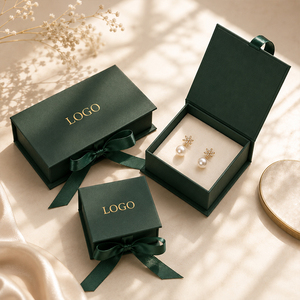 Boîte à bijoux en carton rigide avec fermeture à ruban, insert en velours certifié, emballage cadeau pour boucles d'oreilles, bagues, logo personnalisé - Product Image 1
