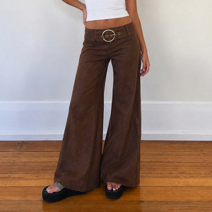 Jean marron taille basse à jambes larges, coupe ample et drapée, style Maillard vintage, effet flatteur, pour un look décontracté et tendance. - Product Image 4
