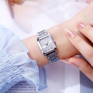 นาฬิกาข้อมือผู้หญิงสายเหล็กหรูหราใหม่ ดีไซน์ทันสมัย เรียบง่าย หน้าปัดทรงเหลี่ยม ระบบควอตซ์ - Product Image 1