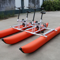 Le bateau de camping de vélo de l'eau