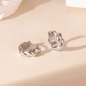 Modernos Pendientes de Aro Trenzados Chapados en Oro de 18K, Joyería de Moda Diaria para Mujer, Regalo Perfecto - Product Image 4