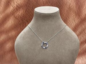 Elegante colgante circular abierto con zafiro azul degradado y diamante transparente, colgante de plata, joyería de lujo, regalo para damas, uso diario. - Product Image 5