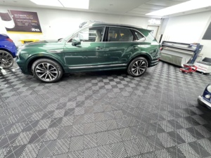 Carreaux de sol de garage à emboîtement PP Modulaire Plastique PVC Tapis de sol ventilé <span class=keywords><strong>Dalle</strong></span> de sol pour magasin de lavage de voiture Entrepôt Showroom - Product Image 4