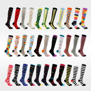 JIN PENG Chaussettes de compression athlétiques personnalisées à motifs animaux et fruits pour femmes et hommes, favorisant la circulation et idéales comme cadeaux de Noël - Product Image 1