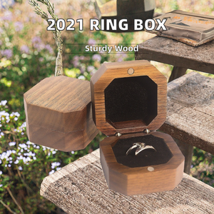 Boîte à bagues octogonale vintage en bois, étui à bijoux magnétique en noyer pour la présentation de bagues de fiançailles et de mariage - Product Image 2