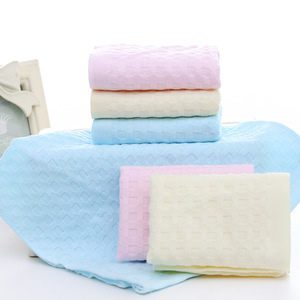 Serviette en gaze de coton 27x50 cm, 2 plis, couleur unie, douce pour les soins de la peau - Product Image 1