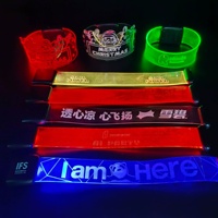 Bracelet lumineux LED clignotant pour fournitures de fête, bracelet LED personnalisé pour boîte de nuit, bracelet LED rechargeable