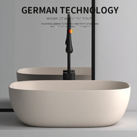 Nouveau lavabo en céramique avec finition crème mate pour la salle de bain du balcon, doté d'un lavabo de forme ovale.