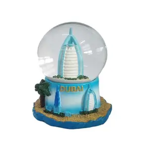 Murah Kustom Dubai UEA Balon Air Hadiah Resin Souvenir Produsen Kota Turis Mini Kristal Salju Globe