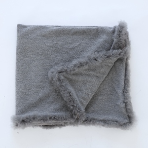 Vente en gros, mélange <span class=keywords><strong>de</strong></span> <span class=keywords><strong>laine</strong></span> douce personnalisée avec garnitures en fourrure mongole <span class=keywords><strong>Lama</strong></span>, <span class=keywords><strong>laine</strong></span> d'agneau tissée à <span class=keywords><strong>la</strong></span> main, vente en gros, couverture à carreaux quatre saisons - Product Image 4