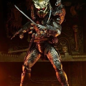 Figurine articulée NECA Predator P2 Greyback Elder de 7 pouces en PVC avec emballage en boîte colorée - Product Image 3