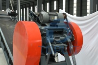 Maximisez vos profits de recyclage des pneus avec notre ligne de production de broyeur de caoutchouc de haute qualité et efficace pour la production de poudre de caoutchouc, capacité de 900 kg/h