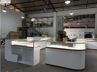 Comptoir de présentation de bijoux Maxsen, fabrication professionnelle sur mesure, luxe moderne, verre trempé LED, métal blanc, facile à nettoyer