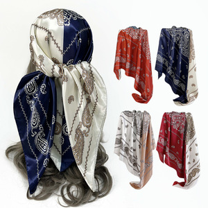 Sciarpa Quadrata Turbante 90 cm in Seta Sintetica Suzhi, Stile Classico Estivo per Donne Musulmane con Motivo Totemico e Abbinamento di Colori - Product Image 1