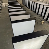 Boîte lumineuse publicitaire extérieure en aluminium imperméable avec logo personnalisé en relief et éclairage LED