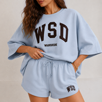 Ensemble décontracté deux pièces sur mesure pour femmes grandes tailles, t-shirt à col rond à manches courtes surdimensionné avec broderie vintage et short décontracté