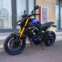 Yamaha MT-09 Hyper Naked - 890cc, refroidissement liquide, DOHC, 6 vitesses avec assistance et embrayage à roue libre