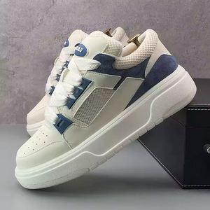 รองเท้าเดินหรูหราดีไซน์ใหม่ปี 2026 สีดำขาว รองเท้าลำลองแฟชั่นผู้ชาย หนังและยาง รองเท้าผ้าใบดีไซน์เนอร์สำหรับผู้ชาย - Product Image 3