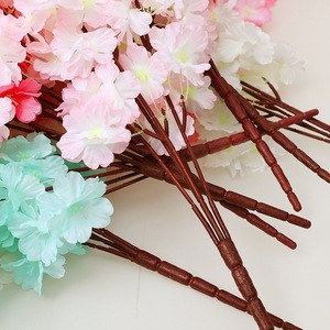 Branches de fleurs de cerisier artificielles Xinchengzhi 30cm-100cm, bouquet de fleurs en soie et plastique pour décoration intérieure de mariage - Product Image 1