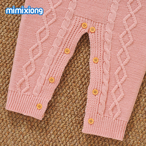 Elegante Tutina Rosa in Maglia per Neonata con Volant e Fiocco, Regalo Unico per Baby Shower, Outfit per il Ritorno a Casa del Neonato - Product Image 4