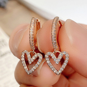 Orecchini Pendenti a Cuore Traforato per Donne, Accessori Dolci e Romantici per Uso Quotidiano e Regalo - Product Image 5