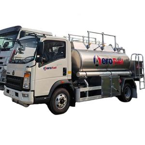 Camion-citerne diesel HOWO 4X2 de petite taille 6 m³ à bas prix à vendre - Product Image 1