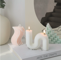 Ästhetische Moderne Abstrakte Schichtwellen-Treppen-Skulpturkerze Minimalistische Geometrische Kunstform Dekokerze Perfektes Flat-Lay-Fotorequisit