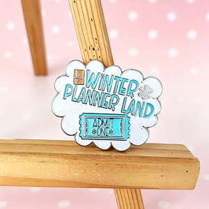 Broche en émail souple personnalisée avec logo, motif flocon <span class=keywords><strong>de</strong></span> neige et ticket, en métal, avec paillettes, pour planificateur <span class=keywords><strong>d</strong></span>'hiver - Product Image 4