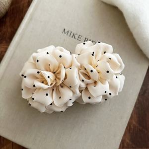 Elegante Pinza para el Cabello con Diseño de Rosas y Puntos Franceses, Accesorio de Moda para Mujer - Product Image 4