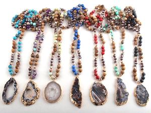 สร้อยคอจี้หินดรูซี่ทรงยาวแบบไม่สมมาตร ประดับคริสตัลสีน้ำตาลและหินธรรมชาติแบบอิมพีเรียล - Product Image 2