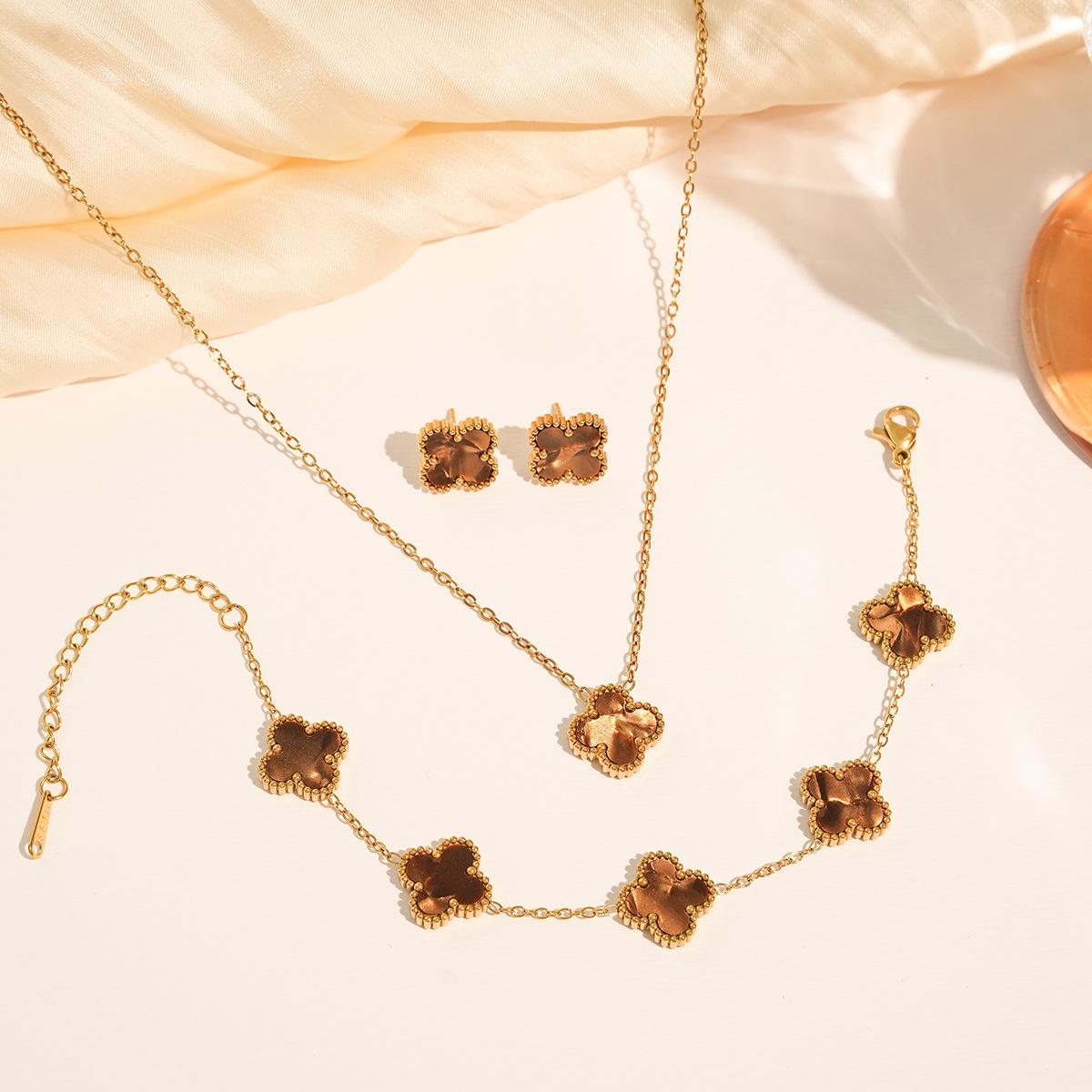 ensemble trois pièces marron dégradé coloré de 13 mm