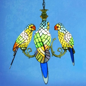 Lustre en verre Tiffany fait main, style européen, 3 têtes, motif perroquet, lampe suspendue de plafond pour bar et maison, style pastoral - Product Image 5