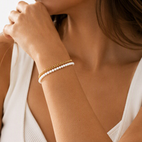 Ensemble de bracelets en perles d'eau douce de haute qualité avec perles en or martelé et chaîne mixte, bracelet de poignet en perles de riz pour femme, idéal pour les soirées