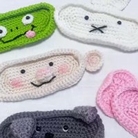 Nouvelle arrivée vente chaude jouets positifs crochetés à la main petit animal lunettes panier de rangement ornements décoratifs de bureau