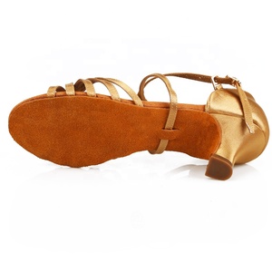 Chaussures de danse et de salsa en satin noir pour femmes Bottes de salle de bal/latine avec doublure en cuir véritable Sandales de danse pour filles - Product Image 3
