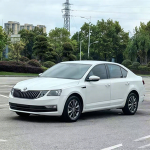 Modèle d'exportation conforme aux normes russes <span class=keywords><strong>2021</strong></span> <span class=keywords><strong>Skoda</strong></span> <span class=keywords><strong>Octavia</strong></span> 1.5L L4 113HP Automatique Édition Confort - Product Image 1