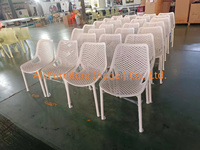 Chaise de salle à manger en plastique à treillis ouvert, vente en gros d'usine, pieds intégrés stables, chaise d'appoint empilable pour café, patio, maison, restaurant