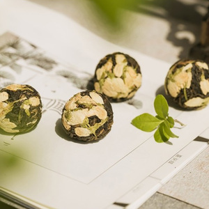 Thé en fleurs <span class=keywords><strong>Dragon</strong></span> <span class=keywords><strong>Ball</strong></span> parfumé au Jasmin et à la Lys, personnalisable OEM/ODM, en forme de boule compressée, idéal pour un cadeau - Product Image 1