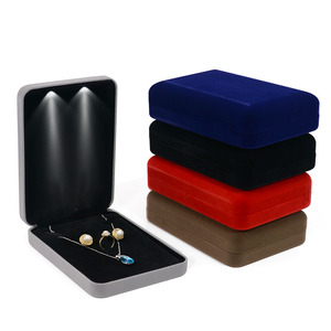 Boîte à pendentif LED en velours de luxe personnalisée EVERWIN, boîte à bagues pour mariages, boîte de présentation de bijoux, boîte d'emballage pour bracelets et boucles d'oreilles - Product Image 5