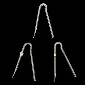 用于助听器耳模的预成型预弯管，在两个不同尺寸的助听器附件中带有塑料管锁