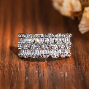 T0847 Anello di Diamanti Classico da Donna per Matrimonio, Taglio Baguette, Diamante Naturale Colore D Certificato GIA, Gioiello con Diamante Bianco - Product Image 5