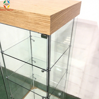 Vitrine Moderne Personnalisée en Verre Trempé avec Éclairage LED, Écologique, Durable et Étanche pour Centre Commercial